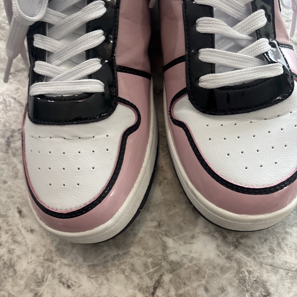 Hello Kitty Womens Lace-Up‎ Casual Court Sneaker Shoes Size US11 Pink/whiteblack - Picture 5 of 8